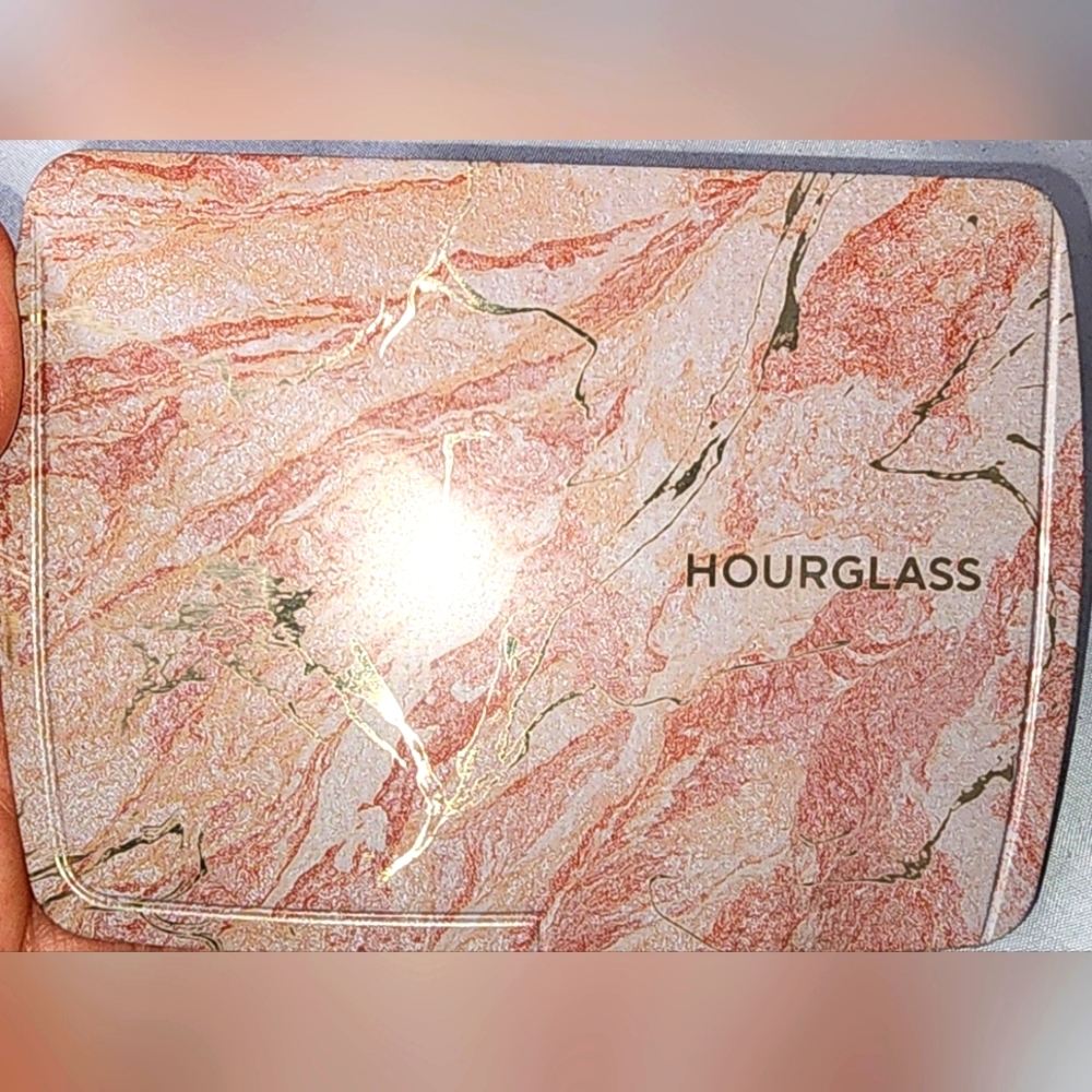 HOURGLASS AMBIENT UNIVERSE